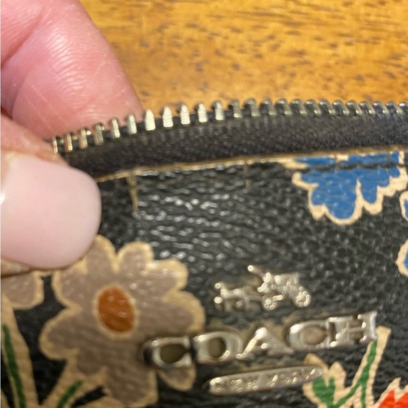 Coach wristlet - Picture 10 of 10